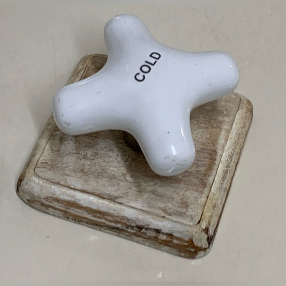 Repurposed Vintage Porcelain Faucet Handle Wall Mounting Coat Hanger - Picture 8 of 16